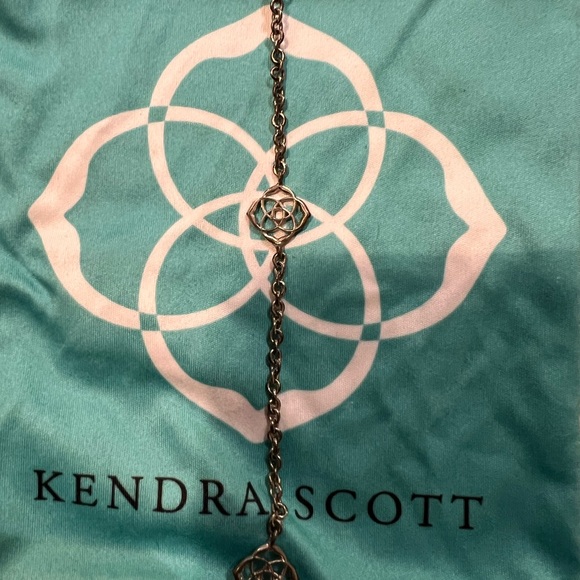 Kendra Scott Devalyn Necklace in Silver - Picture 2 of 2